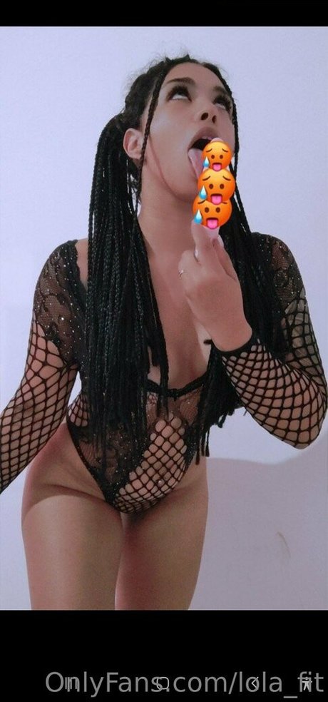 lola fit nude model galleries