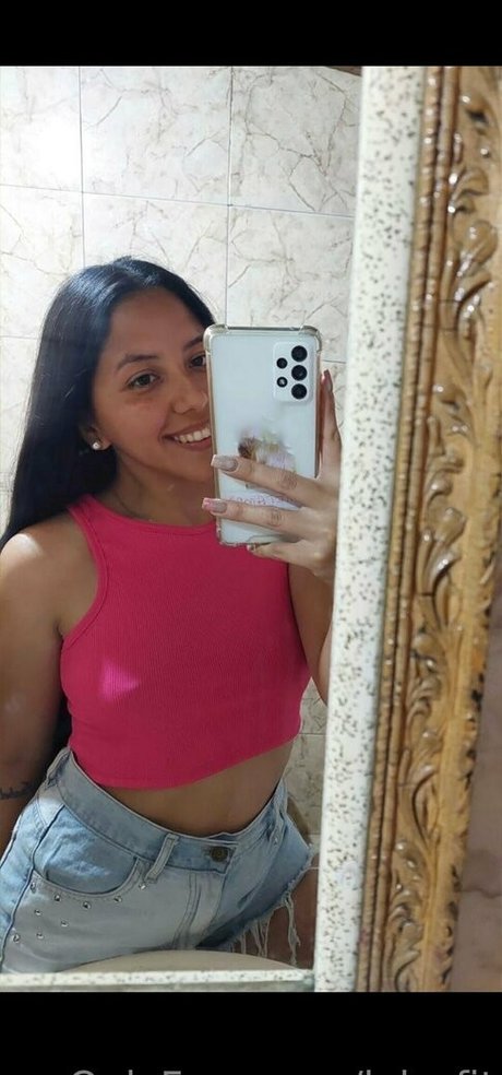 lola fit nudes model picture