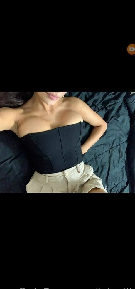 lola fit sexy pornstar photo