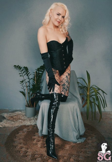 Marlenemoore star pretty picture