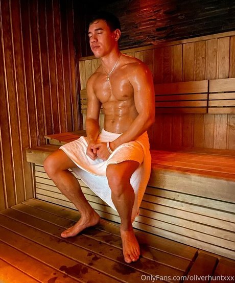 oliverhuntxxx model nude img