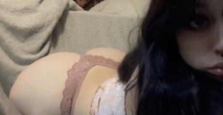 Loljrdn naked model image