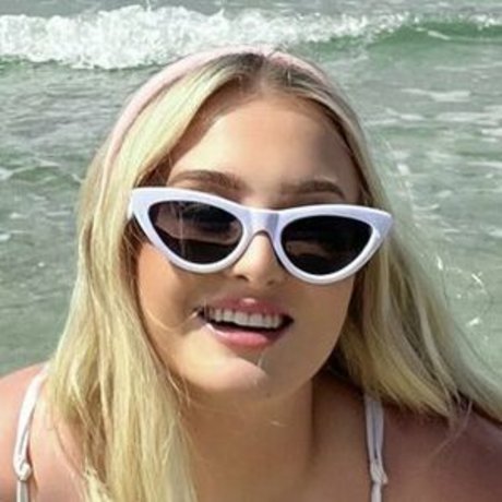 lucyadlernz model adult pic