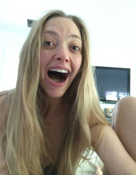 Amanda Seyfried pretty actress image