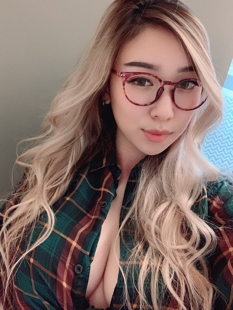 Luna Ly star xxx photo