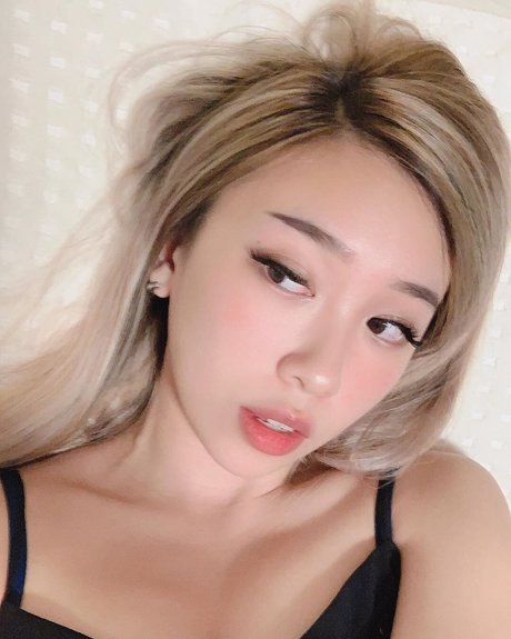 Luna Ly sex actress archive