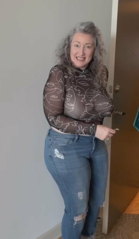 Moncheritime model naked image