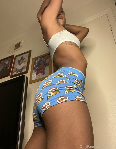 its sliim nude star photo