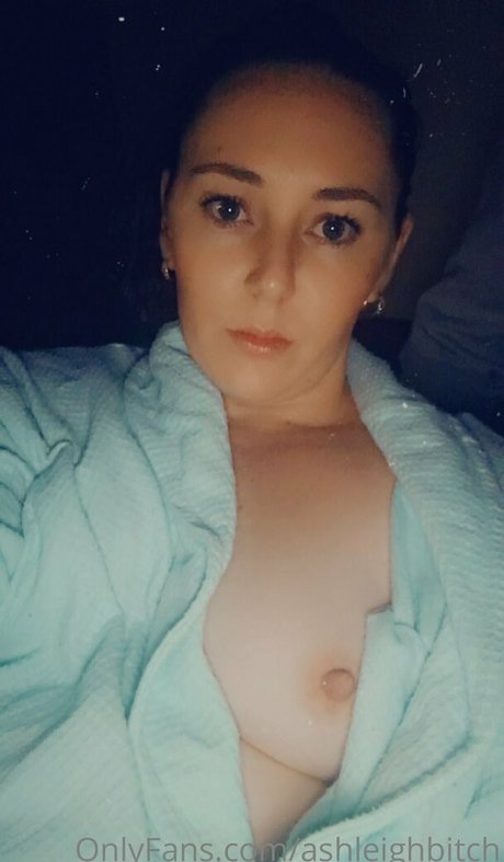 ashleighbitch pornstar hot photo