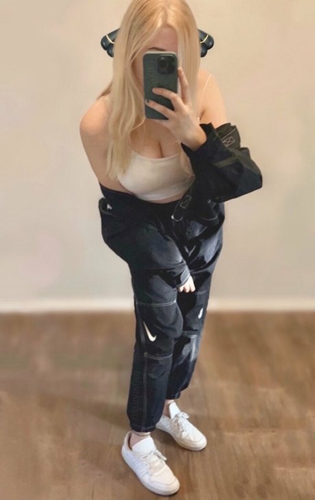 Yakirisu model pornographic pic