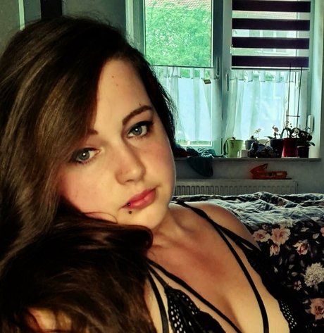 crazy curvy melii art star photo