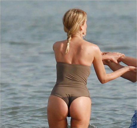 Alessia Marcuzzi exclusive star photos