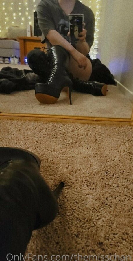 TheMissChan model pornographic pic