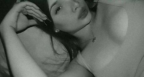 leslieroma nude model img