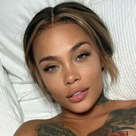 saragoldglitter sex pornstar archive