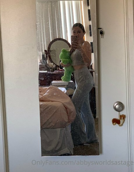 abbysworldsastage beautiful actress image