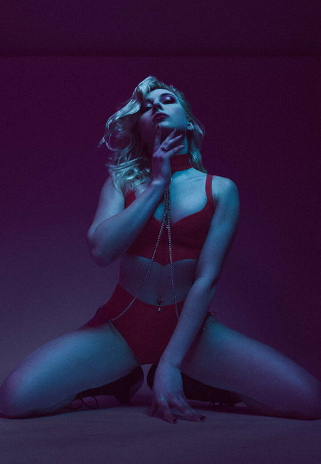 poeticminx hot model archive