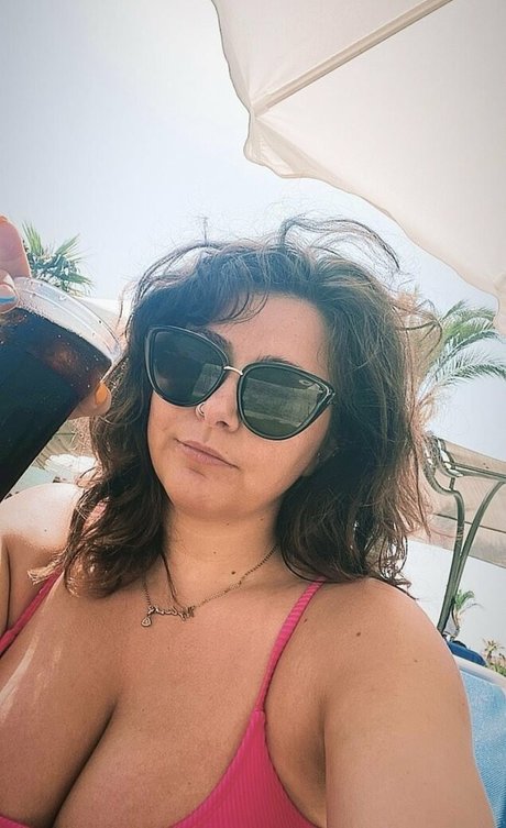 Aylesh H hd actress img