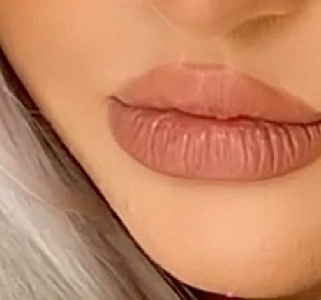 lesbian kissing onlyfans hot pic