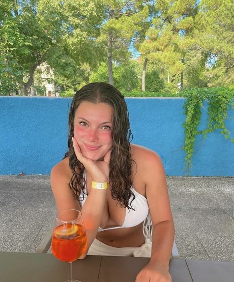 Veronicaa Zanotti top star pic