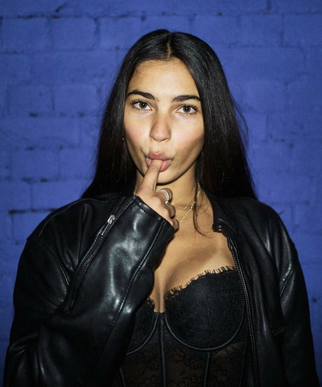 Tina Tonkin nude model pic