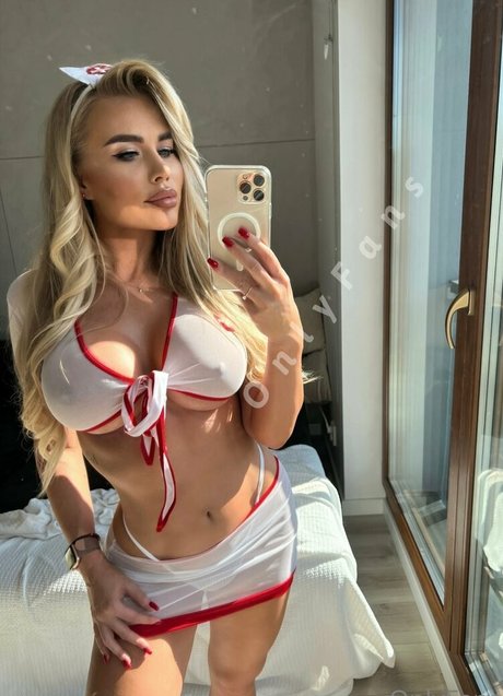 Noele Natalia sexy actress gallery