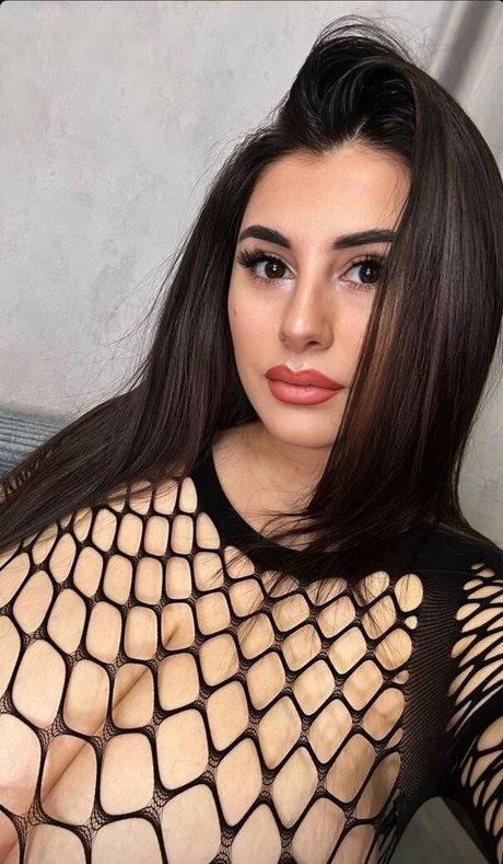 Aria Carol model picture