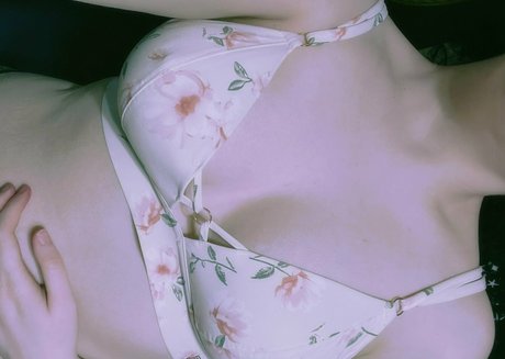 honeybeestings erotic pornstar images