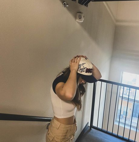 BaileyGoat naked model galleries