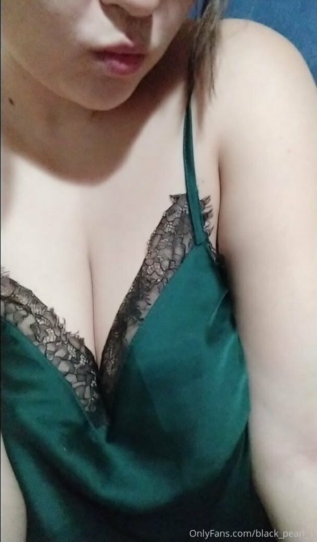 pearl black erotic model picture