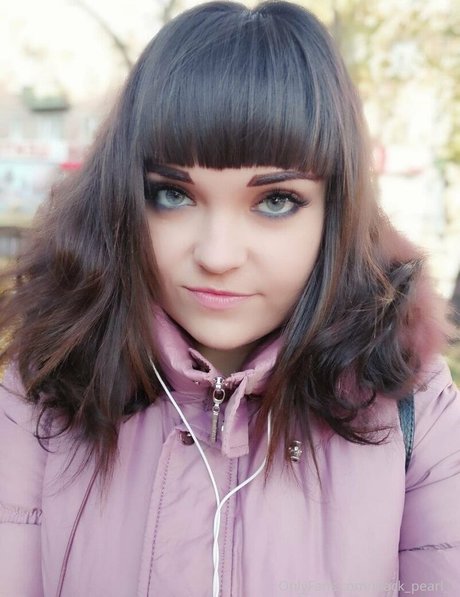 pearl black top actress image