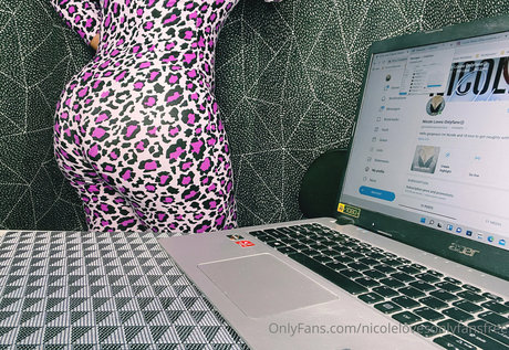 nicolelovesonlyfansfree star art image