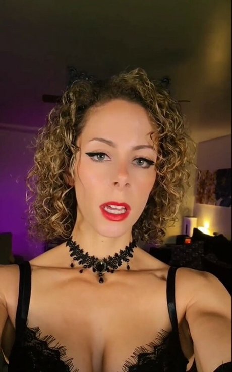 itsmisscurly model pictures