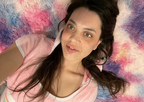 leahsprettyfeet naked star images