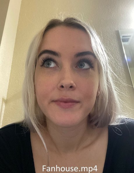 emilycc nude pornstar image