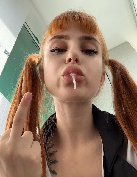 Goddess Kira pornstar naked pics