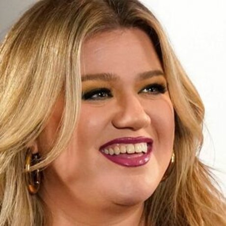 Kelly Clarkson sexy pornstar gallery