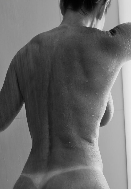 Midwestgirl84 nude star picture