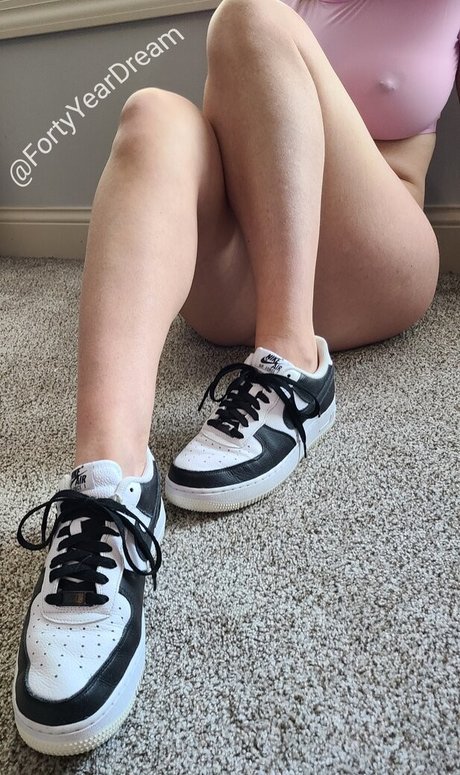 Allie Q model naked photo