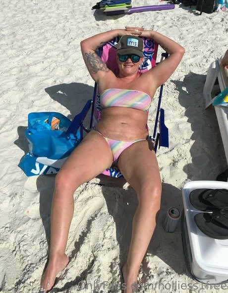 holliess1free hot model picture