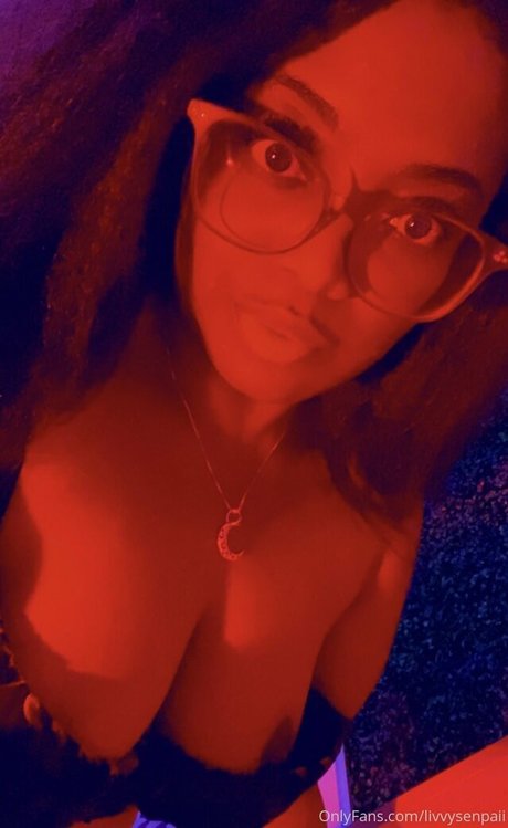 ohlivvynoir model perfect photo