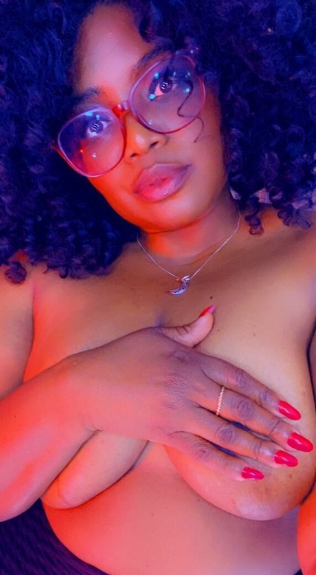 ohlivvynoir erotic star pictures