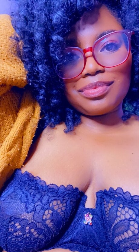 ohlivvynoir model nudes img