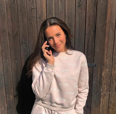 Illana Barry model hot images