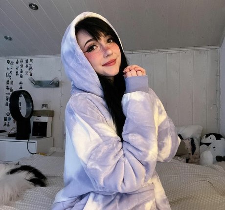 Nananightray naked pornstar img