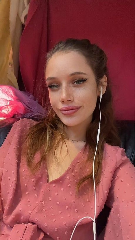 Seckooh xxx actress photos