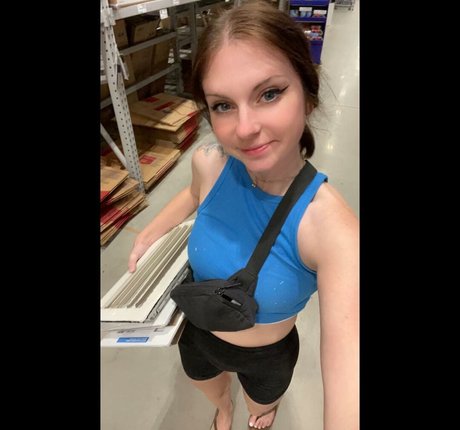 MudslinginTrainwreckVIP model sexy pics