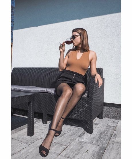 Moniekulh sexy pornstar image