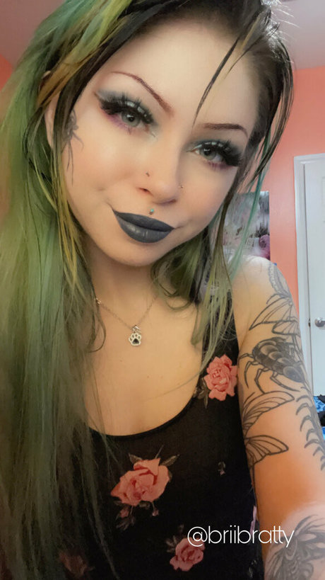 battydoll pornstar nude photos