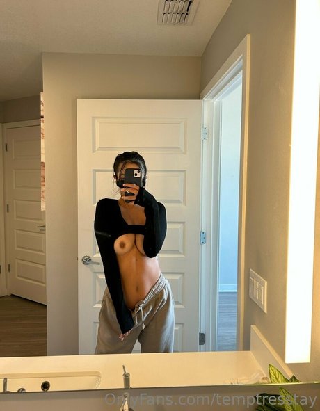 temptresstay model pornographic image